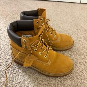Timberland Classic Wheat Boots (Unisex)